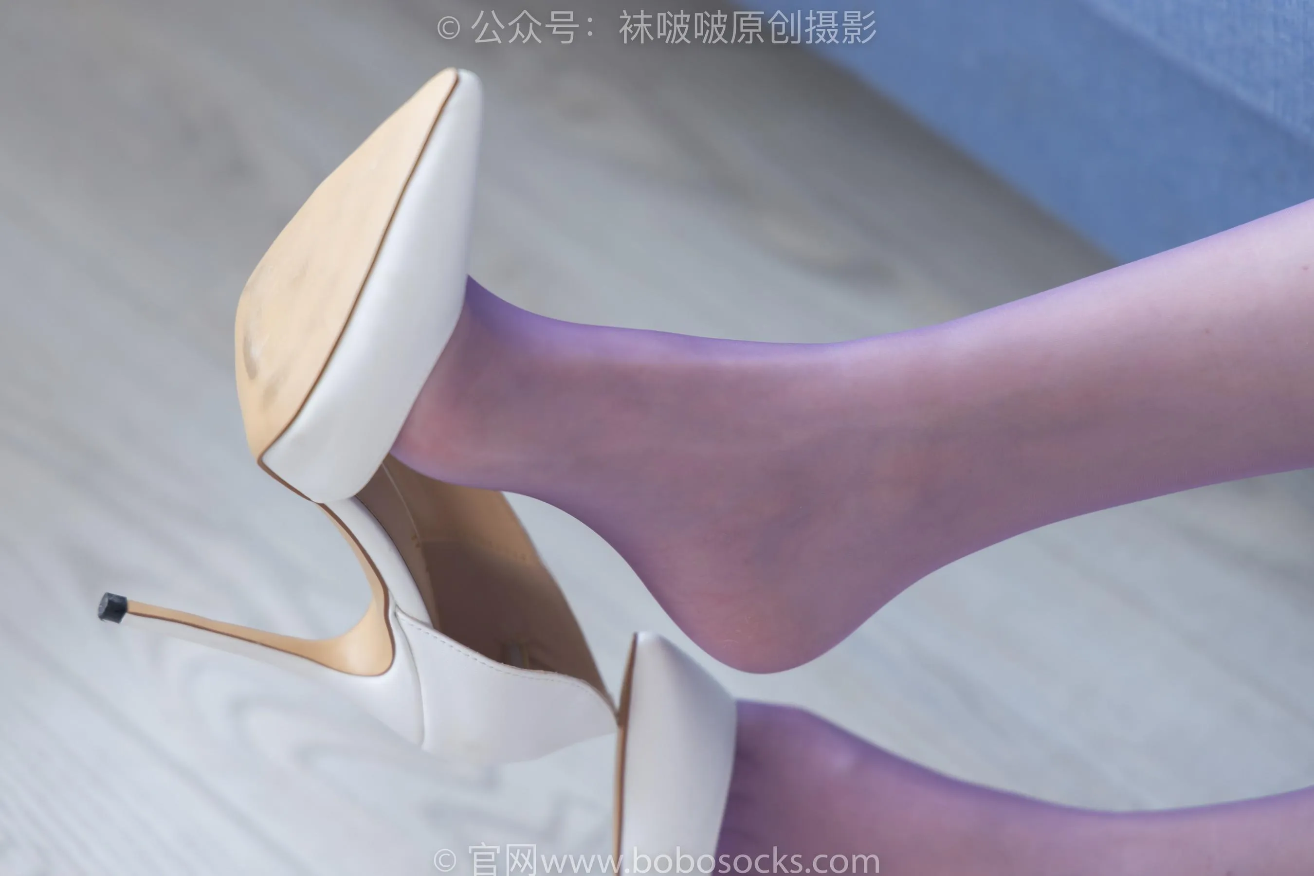 [BoBoSocks袜啵啵]NO.205 小甜豆-白色高跟鞋、紫色油亮丝袜 [87P]插图1
